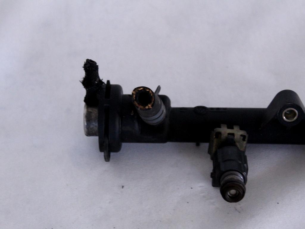 030133319L TUBO INIEZIONE E SERIE INIETTORI BENZINA VOLKSWAGEN POLO 6N1 6V2 1.4 B 44KW 5M 5P (1997) RICAMBIO USATO 030906031E