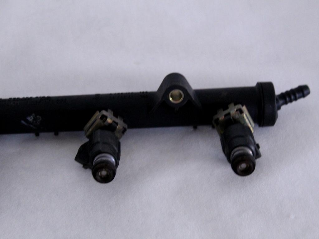 030133319L TUBO INIEZIONE E SERIE INIETTORI BENZINA VOLKSWAGEN POLO 6N1 6V2 1.4 B 44KW 5M 5P (1997) RICAMBIO USATO 030906031E