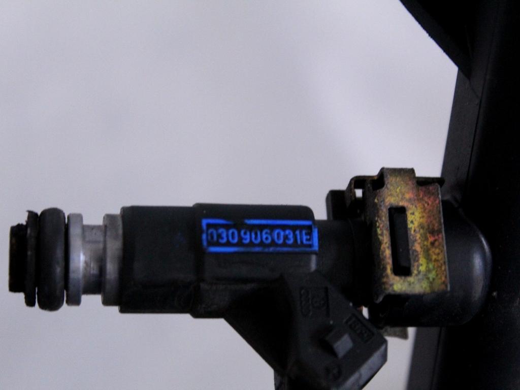 030133319L TUBO INIEZIONE E SERIE INIETTORI BENZINA VOLKSWAGEN POLO 6N1 6V2 1.4 B 44KW 5M 5P (1997) RICAMBIO USATO 030906031E