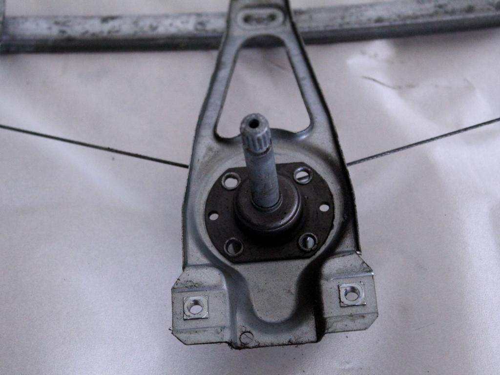 6N4839402 MECCANISMO ALZA-VETRO ALZA-CRISTALLO PORTA POSTERIORE DESTRA MANUALE VOLKSWAGEN POLO 6N1 6V2 1.4 B 44KW 5M 5P (1997) RICAMBIO USATO 