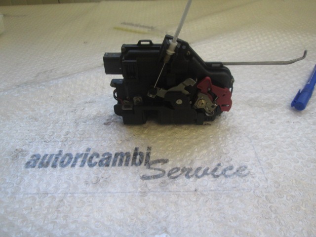 CENTRALNI ZAKLEP SPREDNJIH VRAT  OEM N. 4B1837016E ORIGINAL REZERVNI DEL AUDI A4 B6 8E2 8E5 BER/SW (2001 - 2005) DIESEL LETNIK 2002