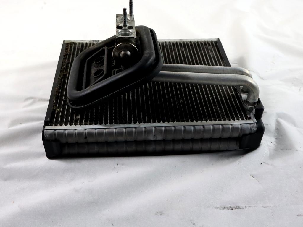 EVAPORATORE RADIATORE CLIMATIZZATORE CLIMA A/C INFINITI Q30 1.5 D 80KW 6M 5P (2017) RICAMBIO USATO 2468300084
