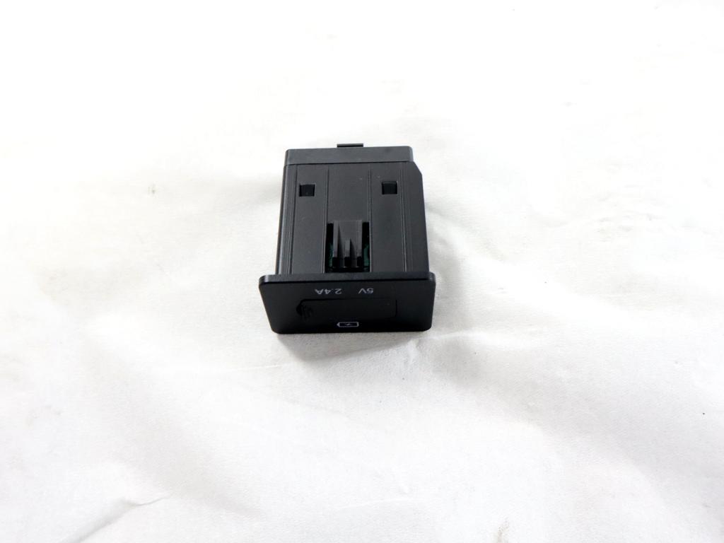 3725300U0011 PORTA INGRESSO USB RICARICA EVO EVO3 1.5 G 83KW 5M 5P (2022) RICAMBIO USATO 