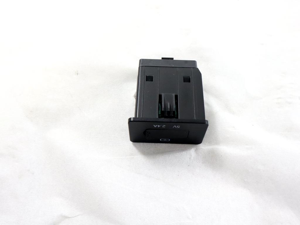 3725300U0011 PORTA INGRESSO USB RICARICA EVO EVO3 1.5 G 83KW 5M 5P (2022) RICAMBIO USATO 