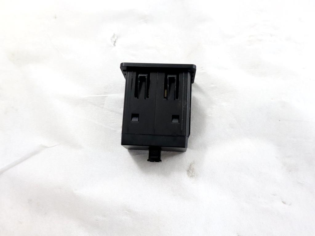 3725300U0011 PORTA INGRESSO USB RICARICA EVO EVO3 1.5 G 83KW 5M 5P (2022) RICAMBIO USATO 