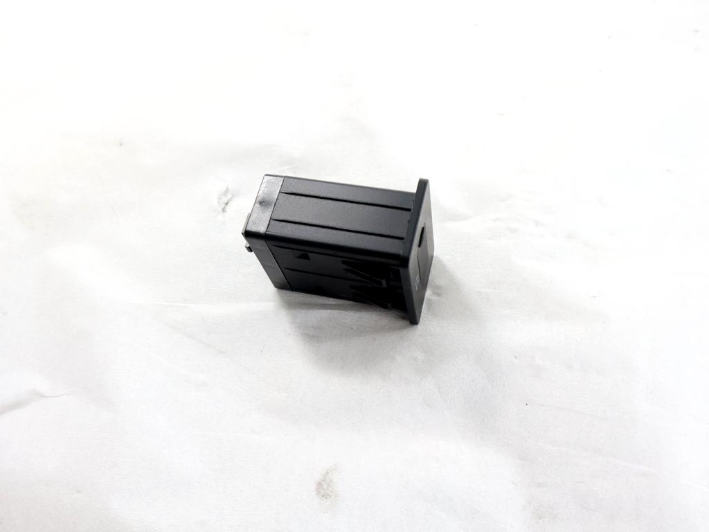 3725300U0011 PORTA INGRESSO USB RICARICA EVO EVO3 1.5 G 83KW 5M 5P (2022) RICAMBIO USATO 