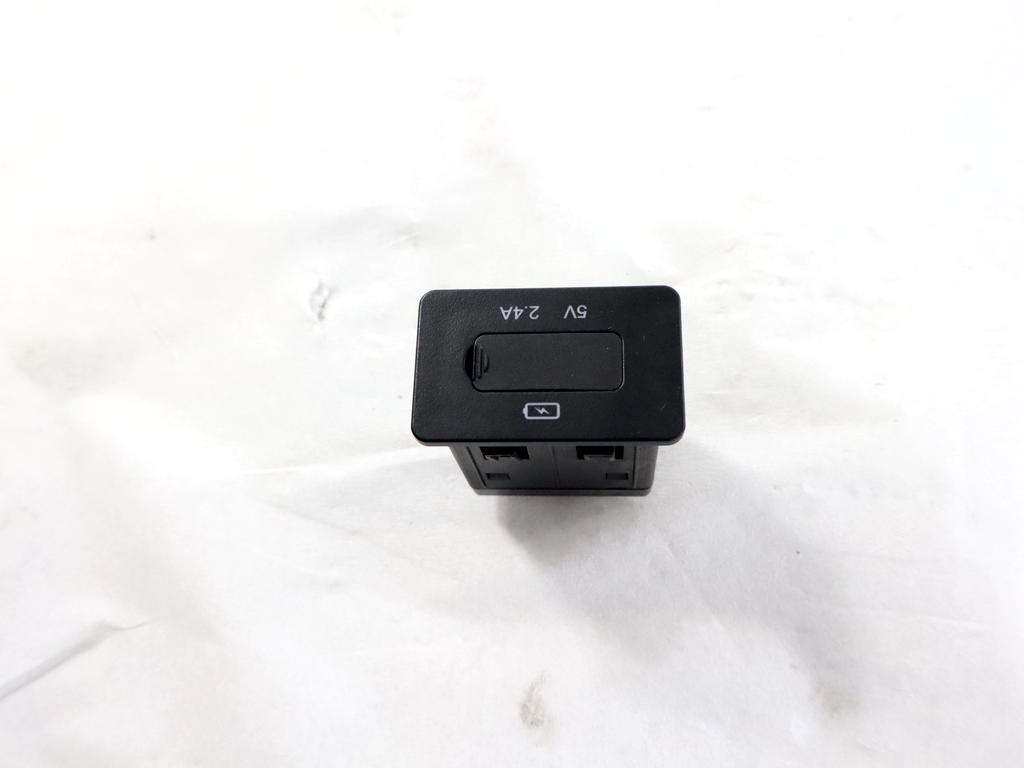3725300U0011 PORTA INGRESSO USB RICARICA EVO EVO3 1.5 G 83KW 5M 5P (2022) RICAMBIO USATO 