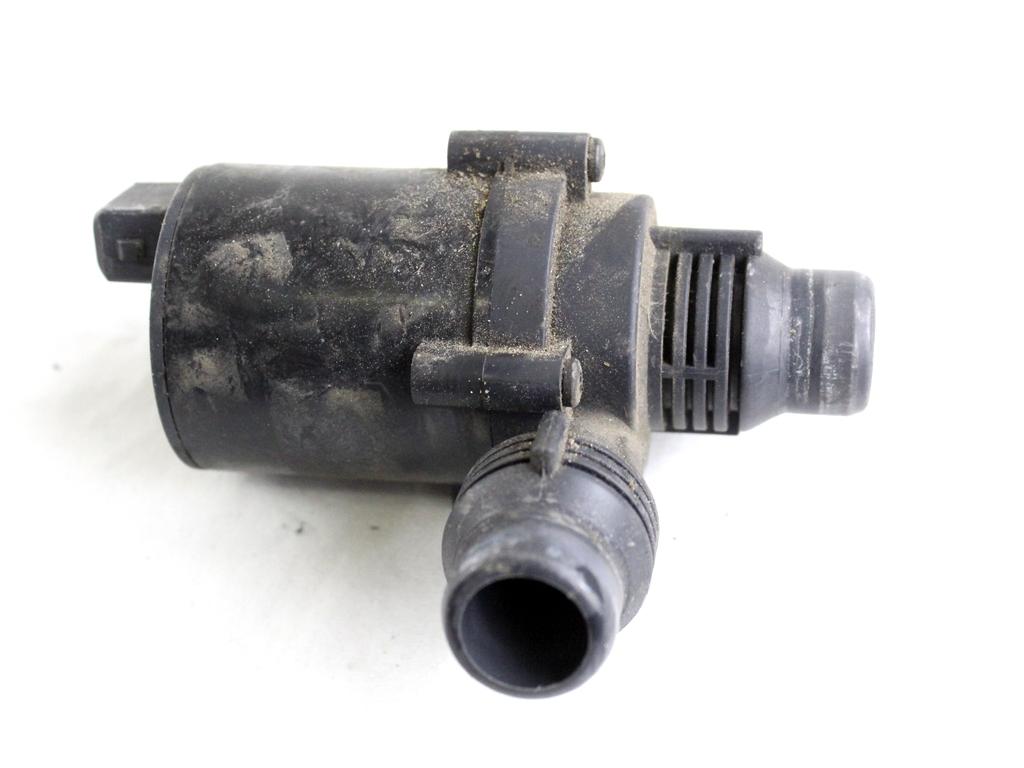 64216917700 POMPA ACQUA SECONDARIA BMW SERIE 5 530D E60 3.0 D 170KW AUT 4P (2006) RICAMBIO USATO