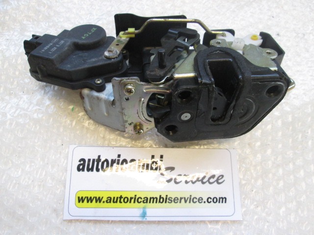 CENTRALNO ZAKLEPANJE ZADNJIH DESNIH VRAT OEM N. 8142026000 ORIGINAL REZERVNI DEL HYUNDAI SANTA FE SM MK1 (2000 - 2006) DIESEL LETNIK 2003