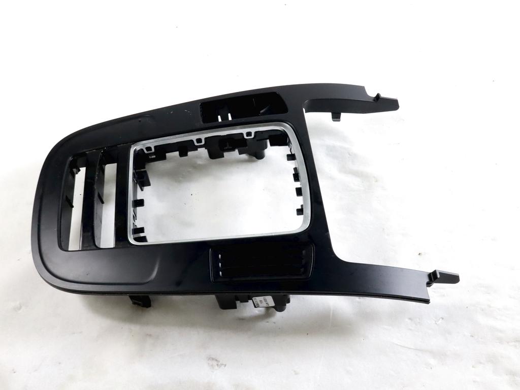 8K0864261 RIVESTIMENTO TUNNEL CENTRALE PARTE ANTERIORE AUDI Q5 2.0 D 110KW 6M 5P (2013) RICAMBIO USATO