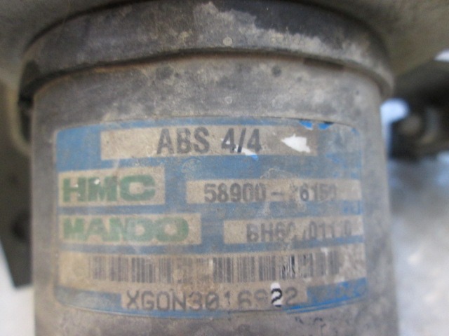 ABS AGREGAT S PUMPO OEM N. 9566026500 ORIGINAL REZERVNI DEL HYUNDAI SANTA FE SM MK1 (2000 - 2006) DIESEL LETNIK 2003