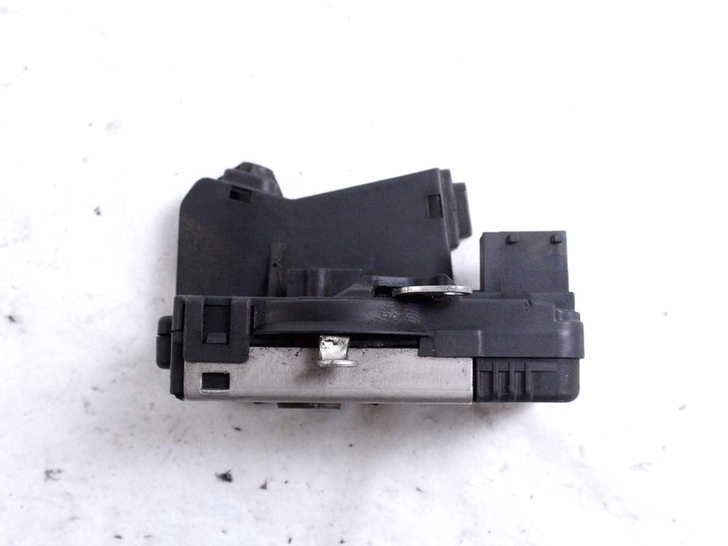 93851810 CHIUSURA SERRATURA PORTA DI CARICO A BATTENTE POSTERIORE SINISTRA OPEL VIVARO 1.9 D 74KW 5M 2P (2003) RICAMBIO USATO 91166224 8200008469