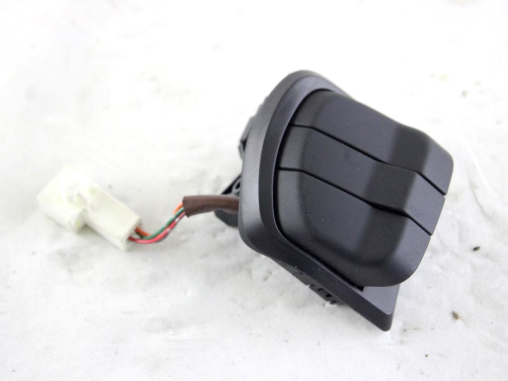 3749068L005PK COMANDO RADIO TELEFONO AL VOLANTE SUZUKI SWIFT 1.2 B 69KW AUT 5P (2013) RICAMBIO USATO