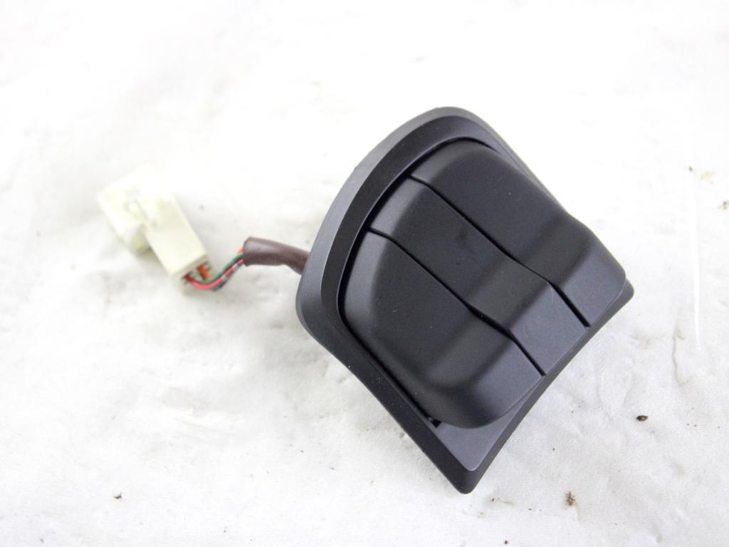 3749068L005PK COMANDO RADIO TELEFONO AL VOLANTE SUZUKI SWIFT 1.2 B 69KW AUT 5P (2013) RICAMBIO USATO