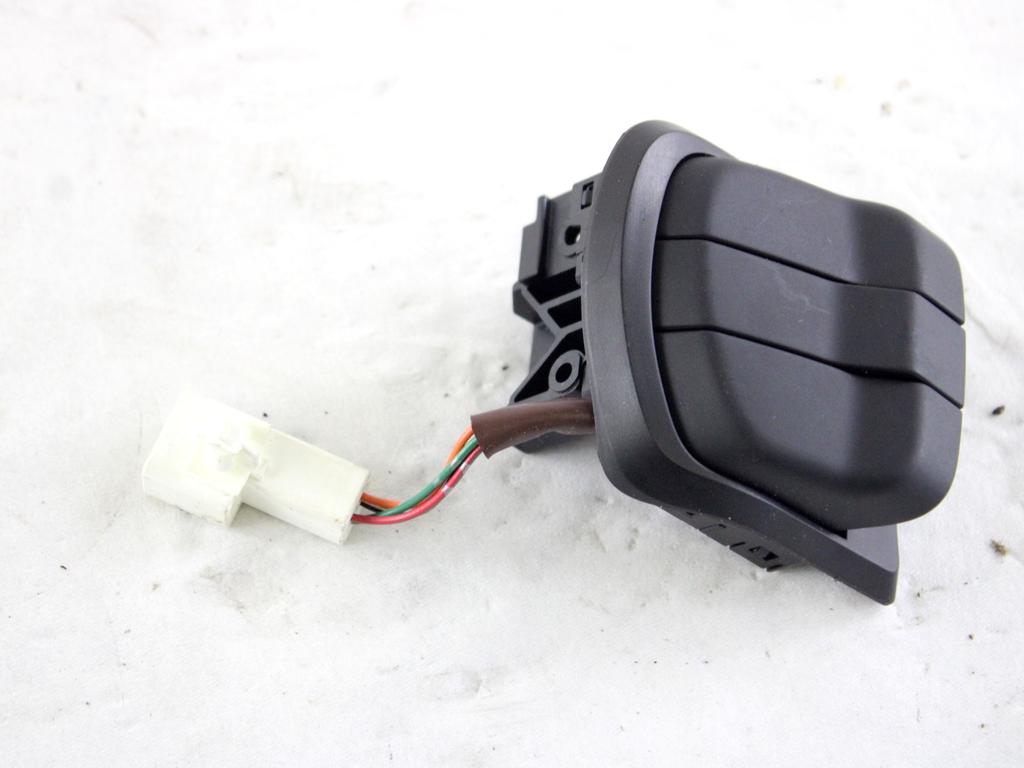 3749068L005PK COMANDO RADIO TELEFONO AL VOLANTE SUZUKI SWIFT 1.2 B 69KW AUT 5P (2013) RICAMBIO USATO