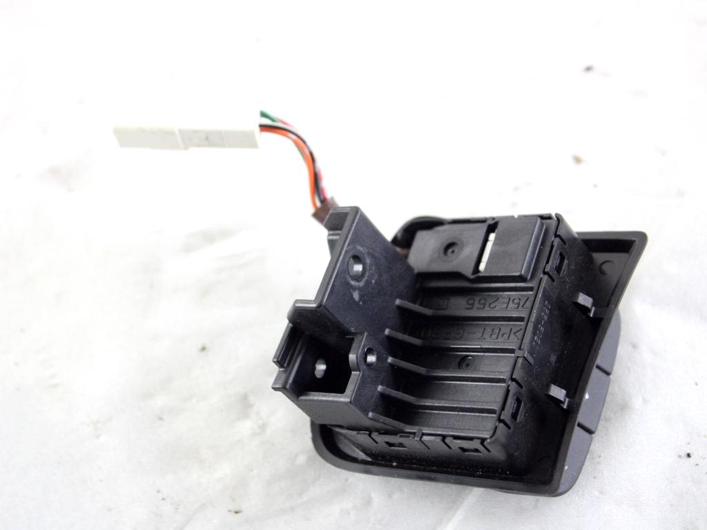 3749068L005PK COMANDO RADIO TELEFONO AL VOLANTE SUZUKI SWIFT 1.2 B 69KW AUT 5P (2013) RICAMBIO USATO