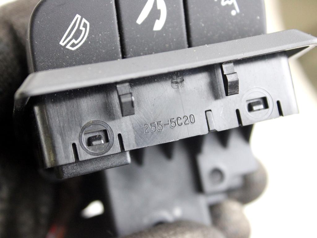 3749068L005PK COMANDO RADIO TELEFONO AL VOLANTE SUZUKI SWIFT 1.2 B 69KW AUT 5P (2013) RICAMBIO USATO