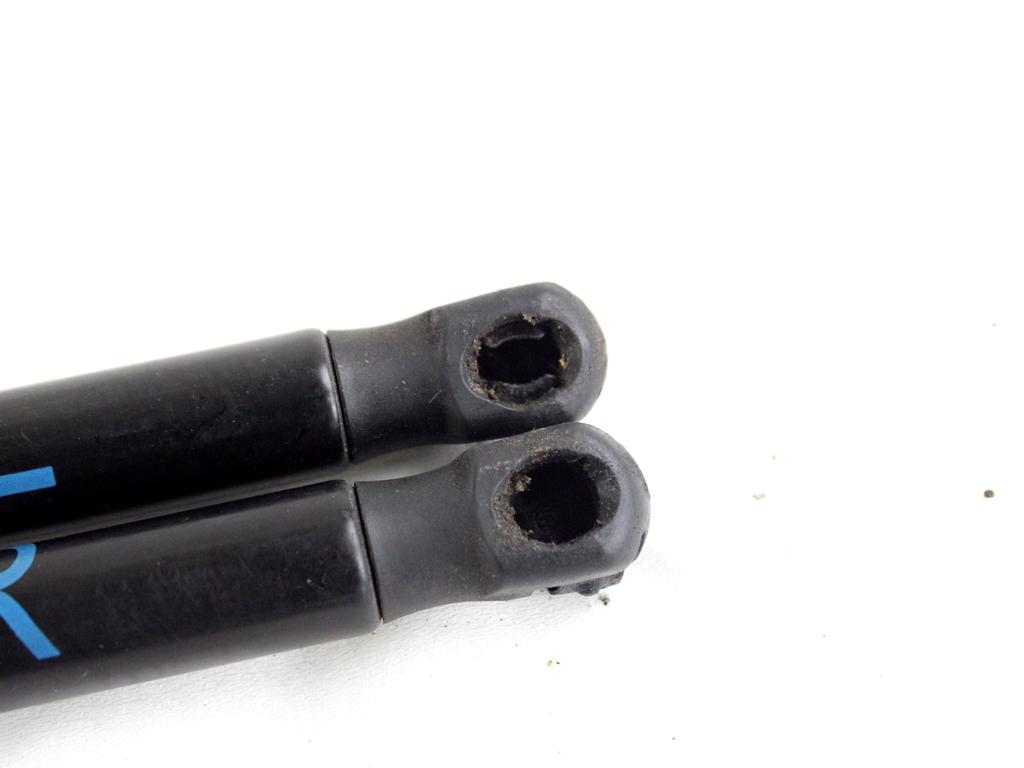 81850-68L00 COPPIA PISTONCINI ASTE AMMORTIZZANTI PORTELLONE COFANO POSTERIORE BAULE SUZUKI SWIFT 1.2 B 69KW AUT 5P (2013) RICAMBIO USATO 81860-68L00