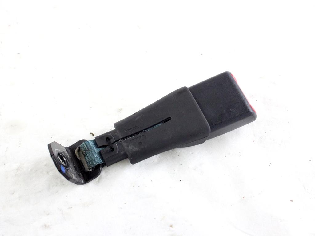 84950-68L00-5PK FIBBIA AGGANCIO CINTURA DI SICUREZZA POSTERIORE SUZUKI SWIFT 1.2 B 69KW AUT 5P (2013) RICAMBIO USATO