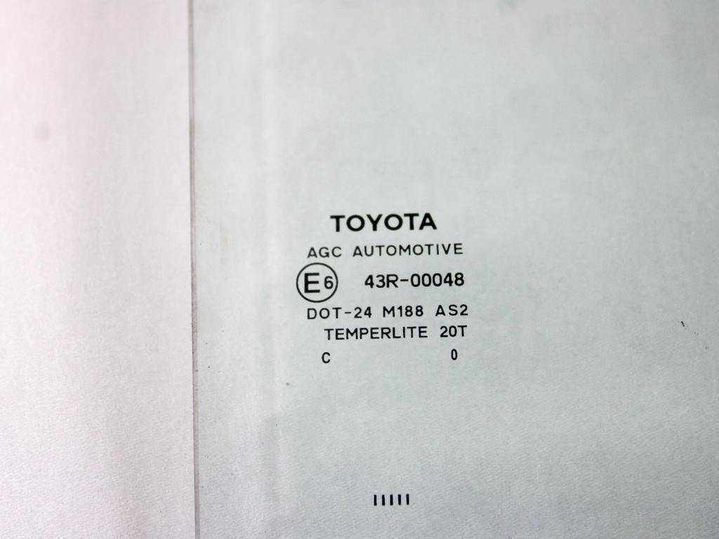 681300D071 VETRO SCENDENTE PORTA POSTERIORE DESTRA TOYOTA YARIS 1.4 B 74KW 5M 5P (2010) RICAMBIO USATO