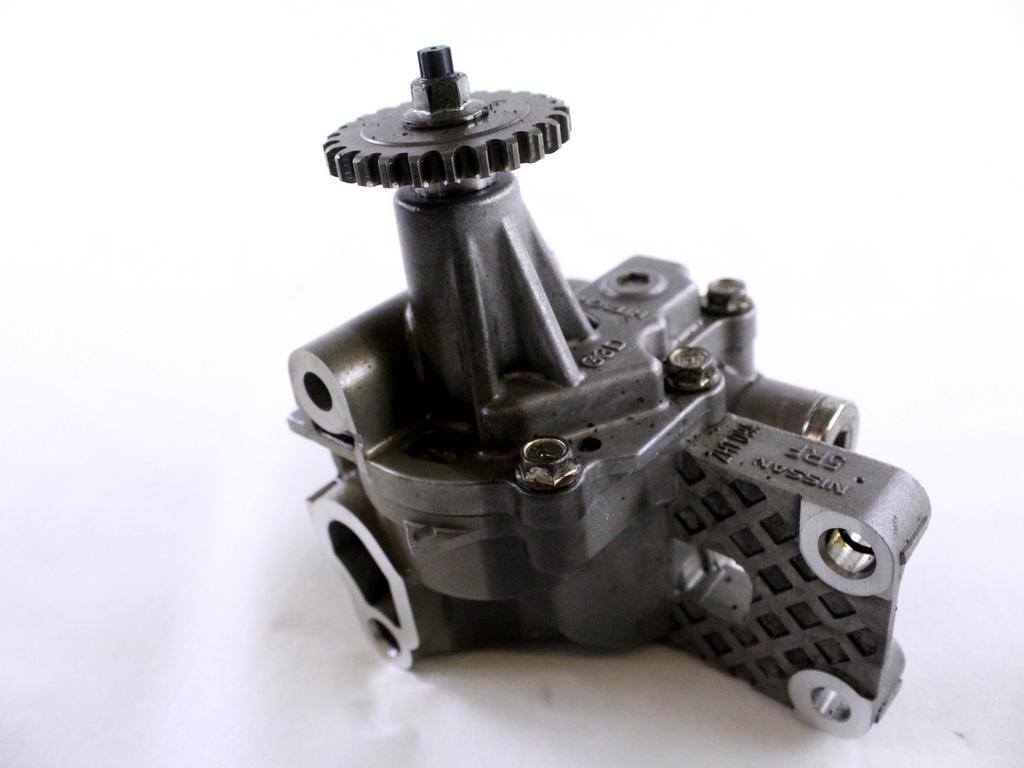 150105RF0A POMPA OLIO MOTORE RENAULT CLIO 5 E-TECH 145 1.6 I 67KW AUT 5P (2022) RICAMBIO USATO
