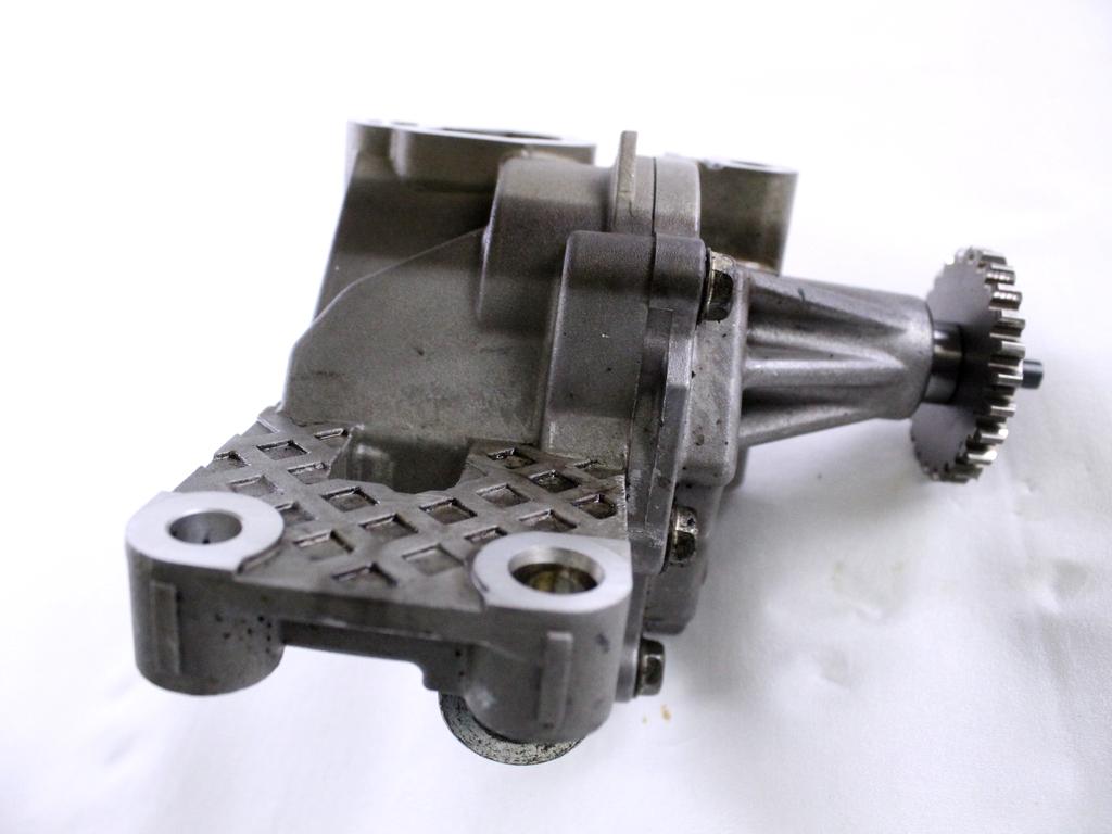 150105RF0A POMPA OLIO MOTORE RENAULT CLIO 5 E-TECH 145 1.6 I 67KW AUT 5P (2022) RICAMBIO USATO