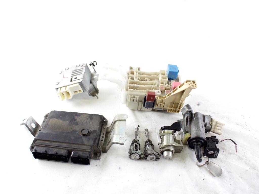 89661-0DB01 KIT ACCENSIONE AVVIAMENTO TOYOTA YARIS 1.4 B 74KW 5M 5P (2010) RICAMBIO USATO CON CENTRALINA MOTORE, BLOCCHETTI ACCENSIONE APERTURA CON CHIAVE 89650-0D180 02730-0D290