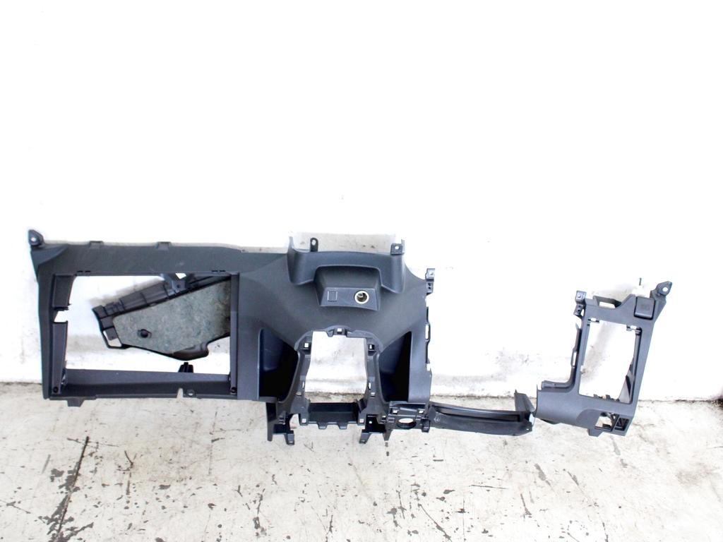 553030D060B0 CRUSCOTTO PARTE INFERIORE TOYOTA YARIS 1.3 B 64KW 5M 5P (2006) RICAMBIO USATO