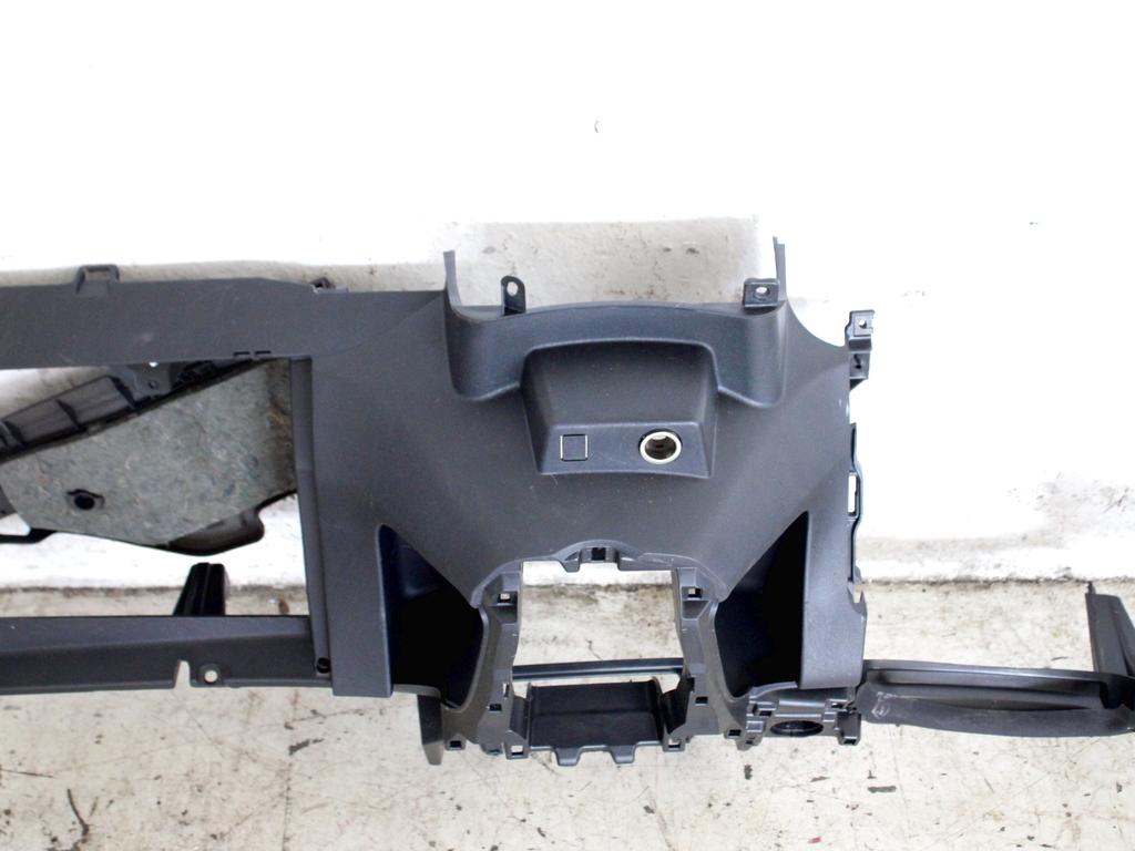553030D060B0 CRUSCOTTO PARTE INFERIORE TOYOTA YARIS 1.3 B 64KW 5M 5P (2006) RICAMBIO USATO