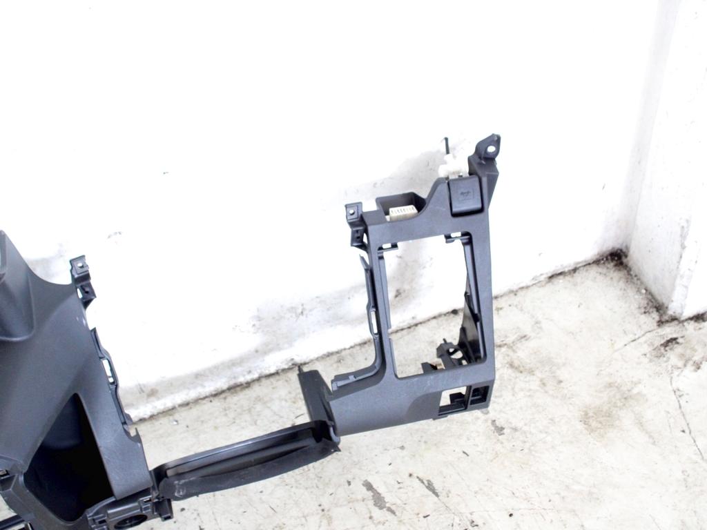 553030D060B0 CRUSCOTTO PARTE INFERIORE TOYOTA YARIS 1.3 B 64KW 5M 5P (2006) RICAMBIO USATO