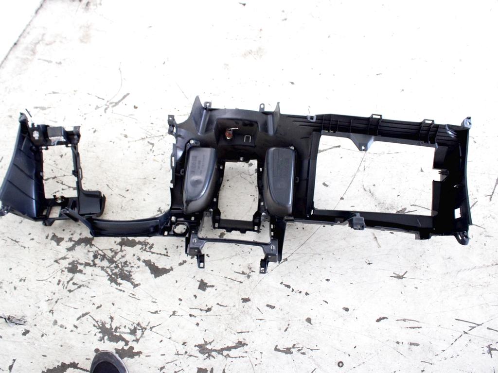 553030D060B0 CRUSCOTTO PARTE INFERIORE TOYOTA YARIS 1.3 B 64KW 5M 5P (2006) RICAMBIO USATO