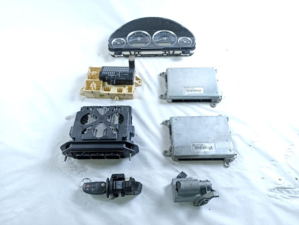 6R8Q-12A650-EE KIT ACCENSIONE AVVIAMENTO JAGUAR S-TYPE 2.7 D 152KW 6M 5P (2006) RICAMBIO USATO CON CENTRALINA MOTORE, QUADRO STRUMENTI, BLOCCHETTI CON CHIAVE 4R83-12A145-AA 2W93-3K772-AE 4R83-13B525-AB 6R83-13B524-AB 6R8T-14A067-AA 6R83-10849-JA