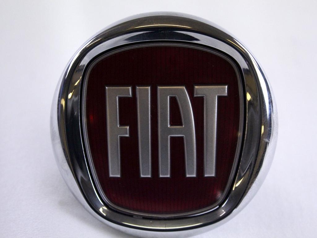 51932710 STEMMA FREGIO LOGO EMBLEMA PARAURTI ANTERIORE FIAT GRANDE PUNTO 1.2 B 48KW 5M 5P (2007) RICAMBIO USATO 