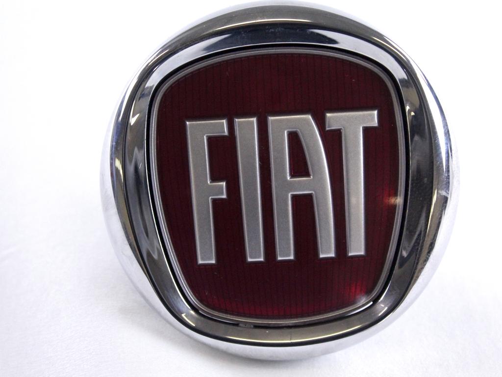 51932710 STEMMA FREGIO LOGO EMBLEMA PARAURTI ANTERIORE FIAT GRANDE PUNTO 1.2 B 48KW 5M 5P (2007) RICAMBIO USATO 