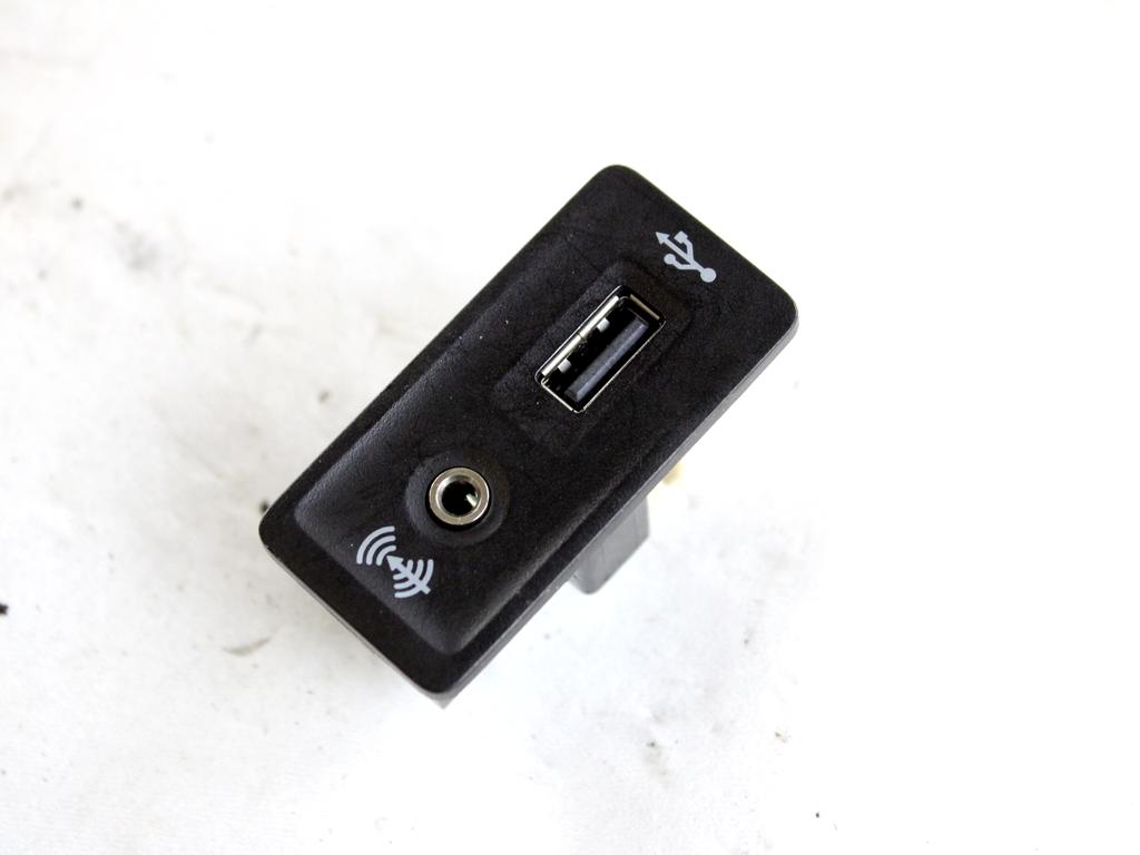 5G0035222C PORTA INGRESSO USB AUX VOLKSWAGEN GOLF 7 1.6 D 81KW 6M 5P (2014) RICAMBIO USATO