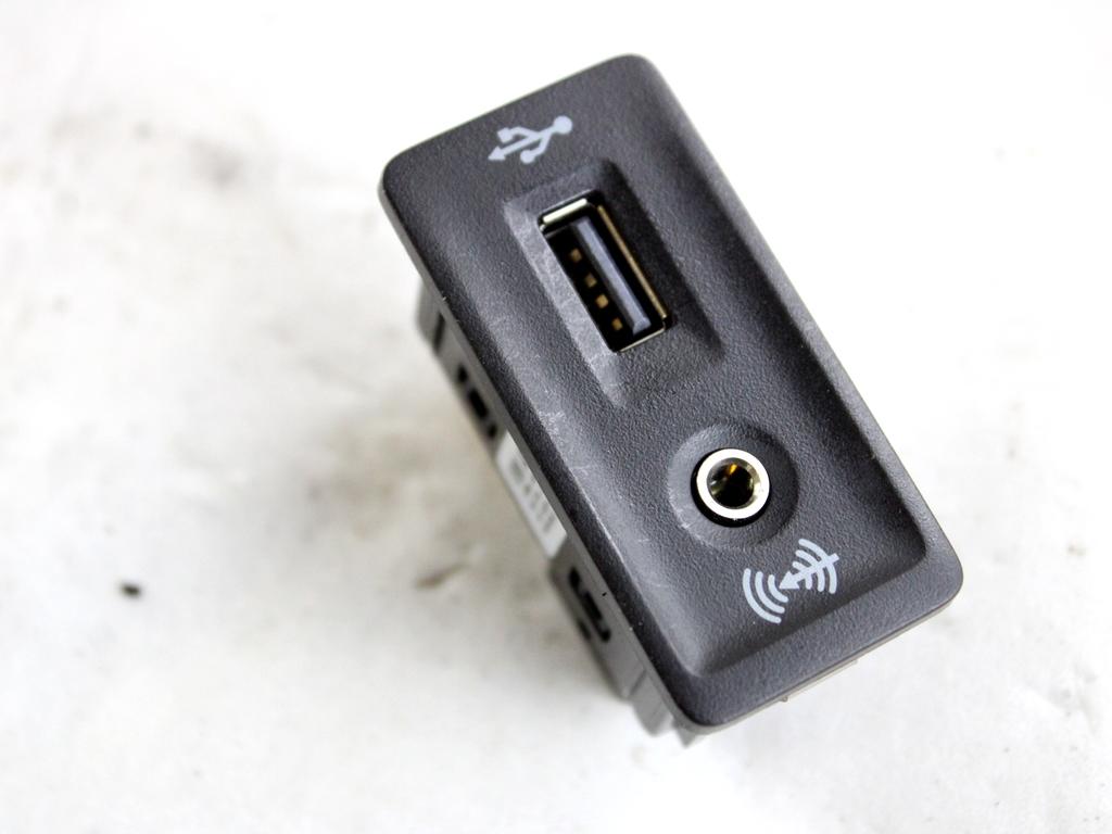 5G0035222C PORTA INGRESSO USB AUX VOLKSWAGEN GOLF 7 1.6 D 81KW 6M 5P (2014) RICAMBIO USATO