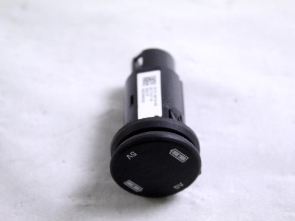 FK72-19010-AB PORTA INGRESSO USB RICARICA BATTERIA JAGUAR F-PACE X761 2.0 D 4X4 132KW 6M 5P (2017) RICAMBIO USATO 