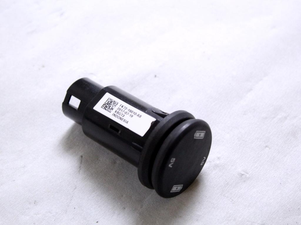 FK72-19010-AB PORTA INGRESSO USB RICARICA BATTERIA JAGUAR F-PACE X761 2.0 D 4X4 132KW 6M 5P (2017) RICAMBIO USATO 