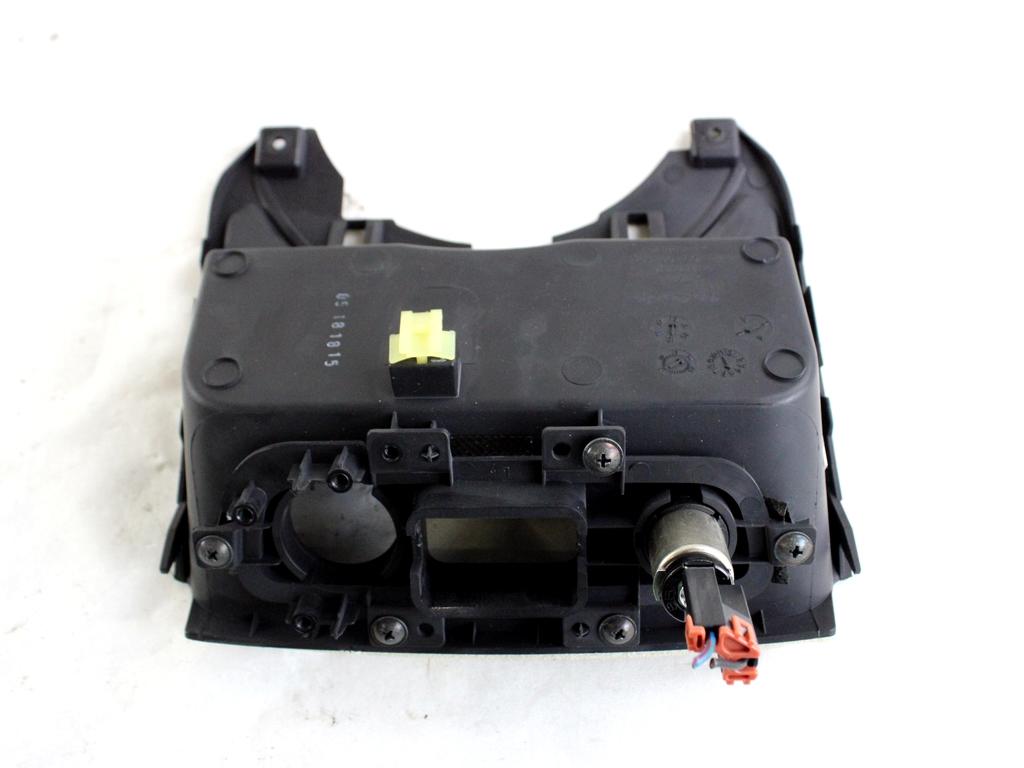 84631-3U010 RIVESTIMENTO ANTERIORE TUNNEL CENTRALE KIA SPORTAGE 1.7 D 85KW 6M 5P (2013) RICAMBIO USATO 