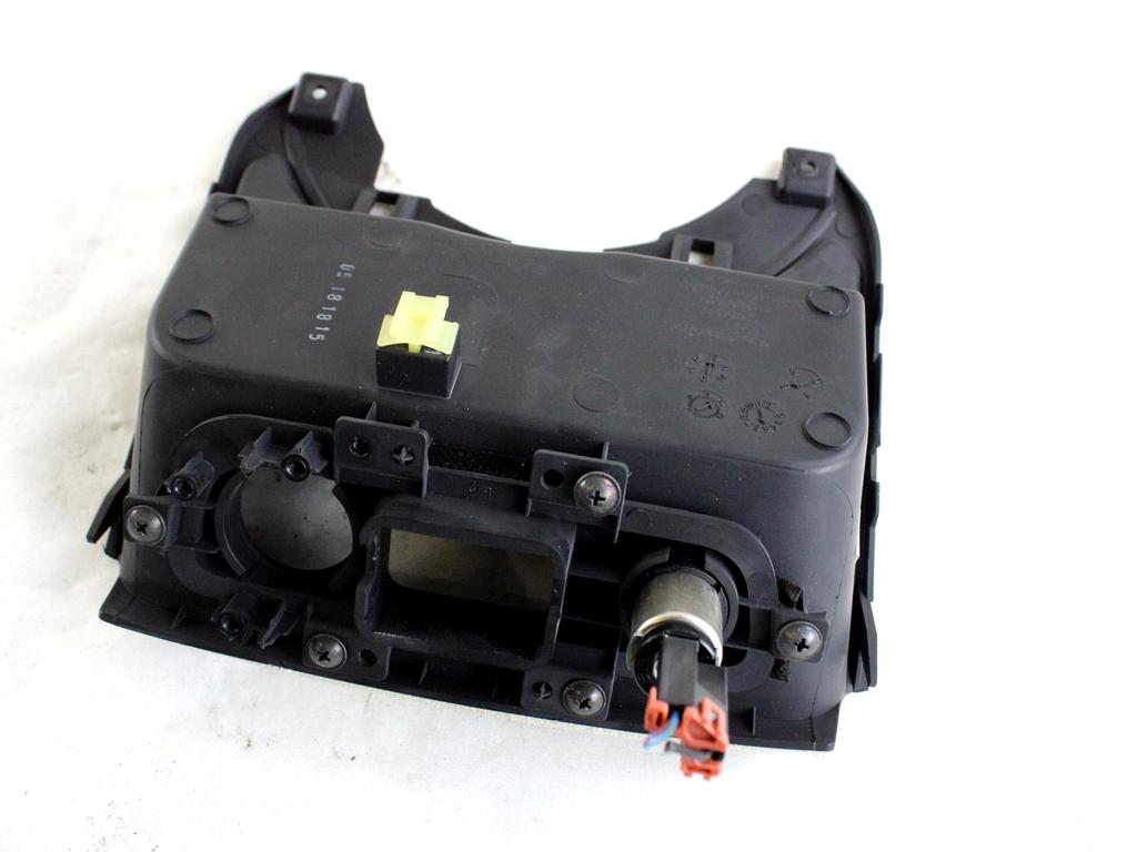 84631-3U010 RIVESTIMENTO ANTERIORE TUNNEL CENTRALE KIA SPORTAGE 1.7 D 85KW 6M 5P (2013) RICAMBIO USATO 