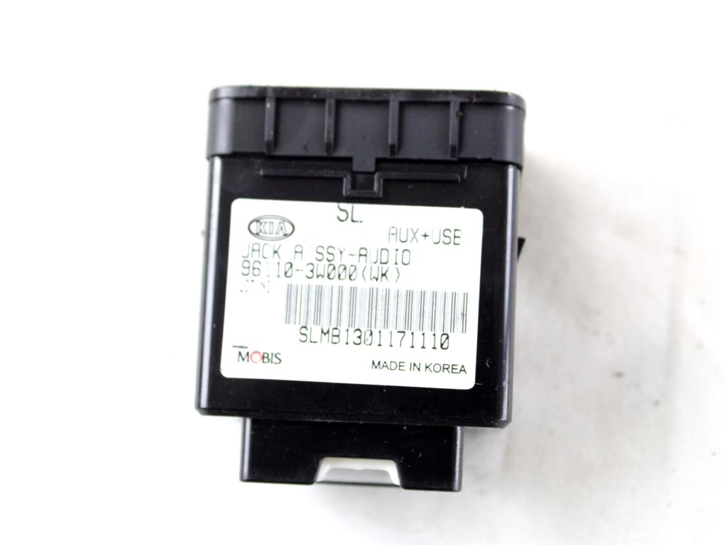 96110-3W000 PORTA INGRESSO USB AUX KIA SPORTAGE 1.7 D 85KW 6M 5P (2013) RICAMBIO USATO 