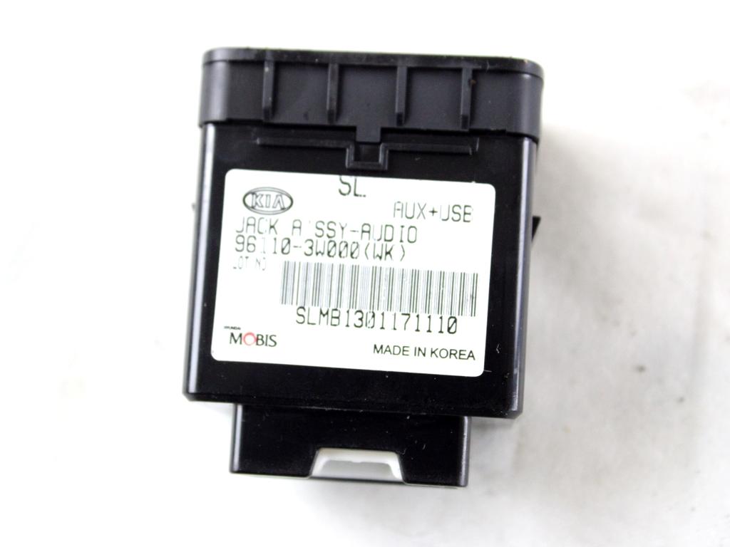 96110-3W000 PORTA INGRESSO USB AUX KIA SPORTAGE 1.7 D 85KW 6M 5P (2013) RICAMBIO USATO 
