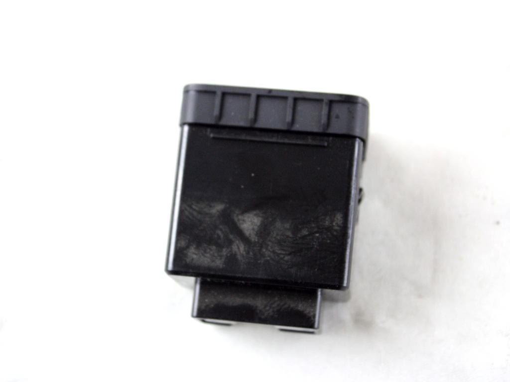 96110-3W000 PORTA INGRESSO USB AUX KIA SPORTAGE 1.7 D 85KW 6M 5P (2013) RICAMBIO USATO 