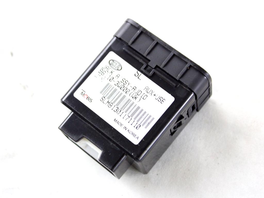 96110-3W000 PORTA INGRESSO USB AUX KIA SPORTAGE 1.7 D 85KW 6M 5P (2013) RICAMBIO USATO 