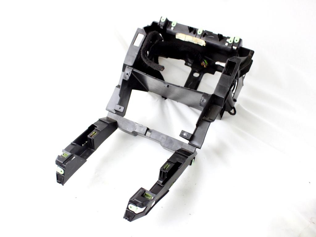 MASCHERINA INTERNA CRUSCOTTO SUPPORTO AUTORADIO PEUGEOT 5008 1.6 D 84KW (2013) RICAMBIO USATO