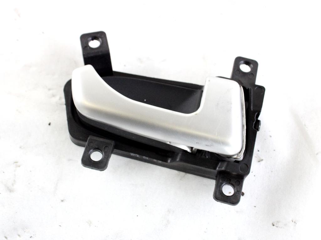 82620-3U000 MANIGLIA INTERNA PORTA ANTERIORE DESTRA KIA SPORTAGE 1.7 D 85KW 6M 5P (2013) RICAMBIO USATO