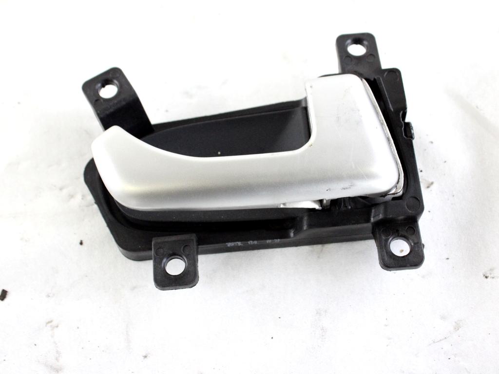 82620-3U000 MANIGLIA INTERNA PORTA ANTERIORE DESTRA KIA SPORTAGE 1.7 D 85KW 6M 5P (2013) RICAMBIO USATO