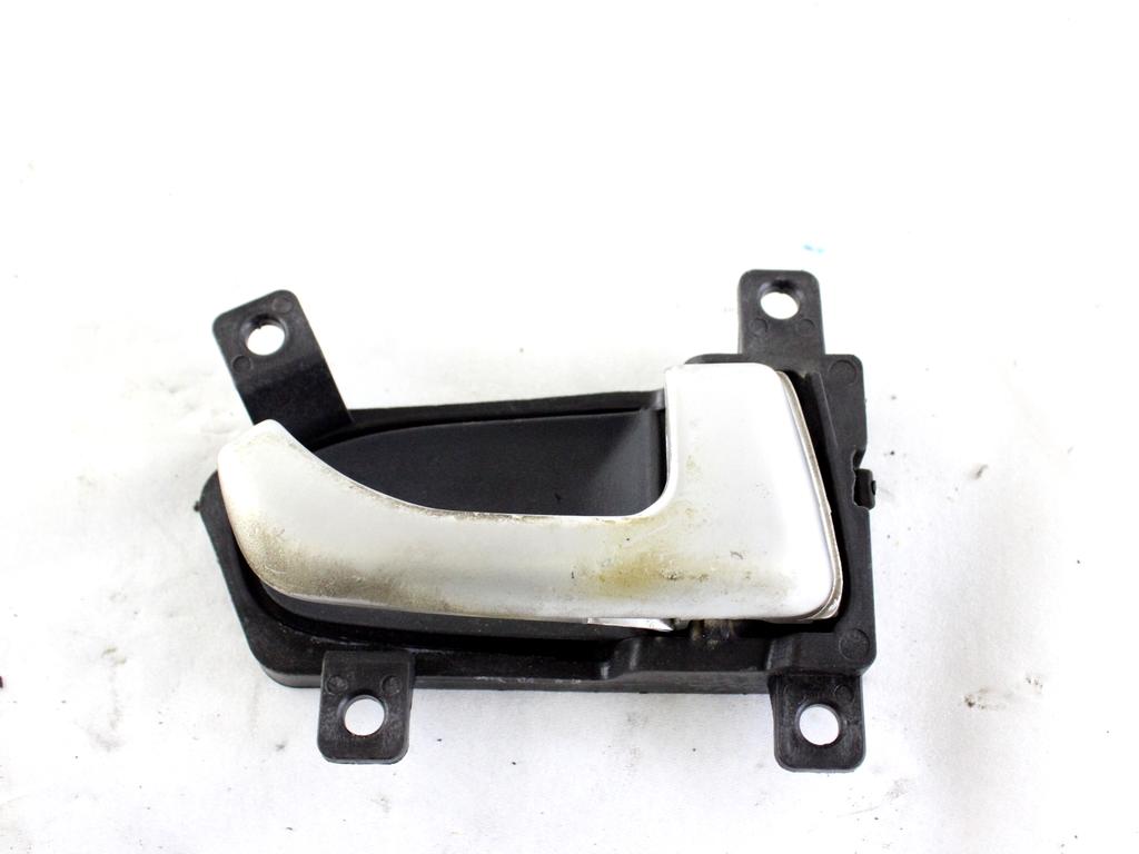 82620-3U000 MANIGLIA INTERNA PORTA POSTERIORE DESTRA KIA SPORTAGE 1.7 D 85KW 6M 5P (2013) RICAMBIO USATO