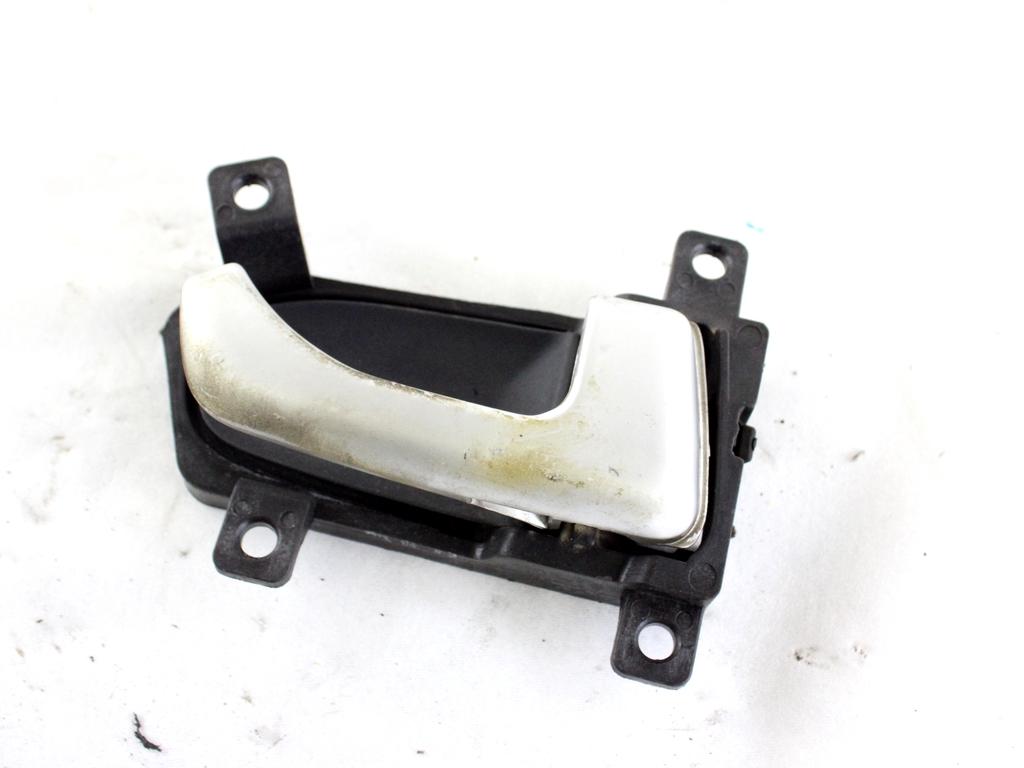 82620-3U000 MANIGLIA INTERNA PORTA POSTERIORE DESTRA KIA SPORTAGE 1.7 D 85KW 6M 5P (2013) RICAMBIO USATO