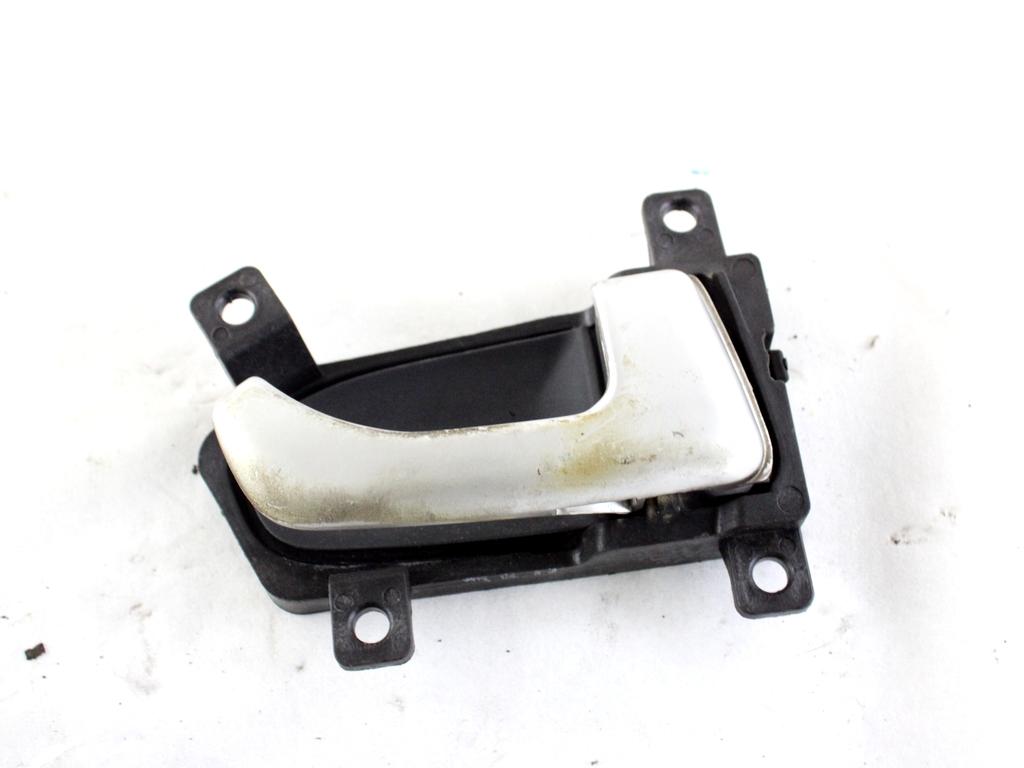 82620-3U000 MANIGLIA INTERNA PORTA POSTERIORE DESTRA KIA SPORTAGE 1.7 D 85KW 6M 5P (2013) RICAMBIO USATO